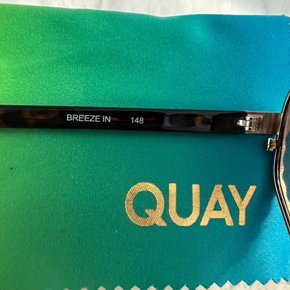 NWT Quay “BREEZE IN” round, gold frame/brown faded lens Sunglasses - Picture 6 of 10